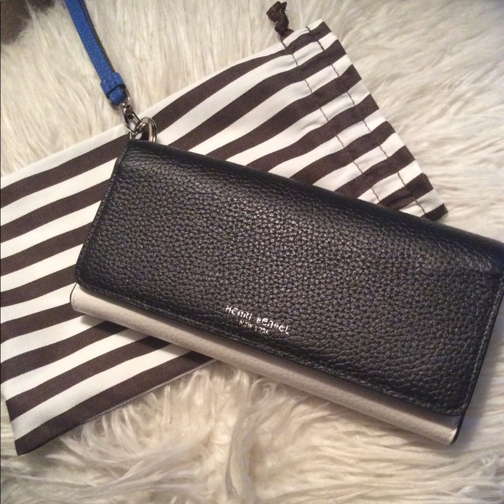 Henri Bendell Wristlet